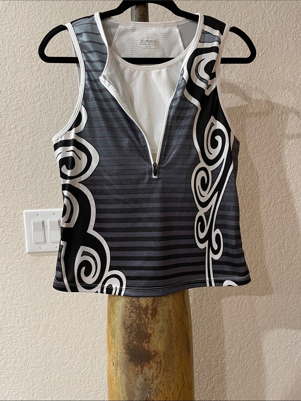 SUGOI ladies XL Black & White Zip Front Swim cycling top Textured 2 tops in 1